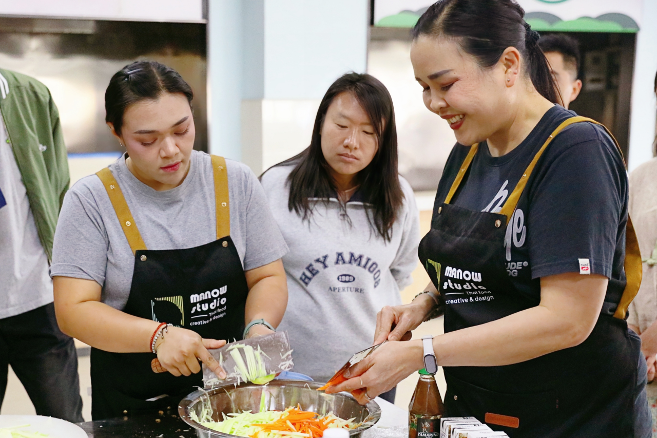 世俱杯sjb官网举行泰国菜制作团学活动