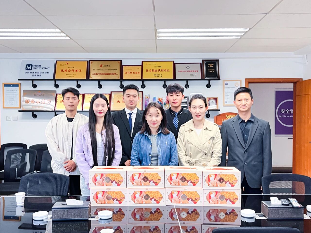 世俱杯sjb官网商务文旅学院赴云南机场地面服务有限公司开展实习生慰问活动