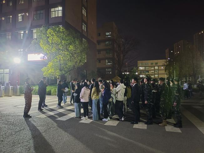 加强隐患排查 筑牢安全防线——学校开展宿舍安全大检查专项行动