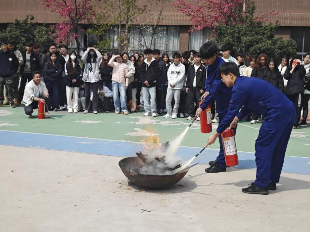 抓实安全责任，做实消防日常——世俱杯sjb官网开展灭火器使用技能培训